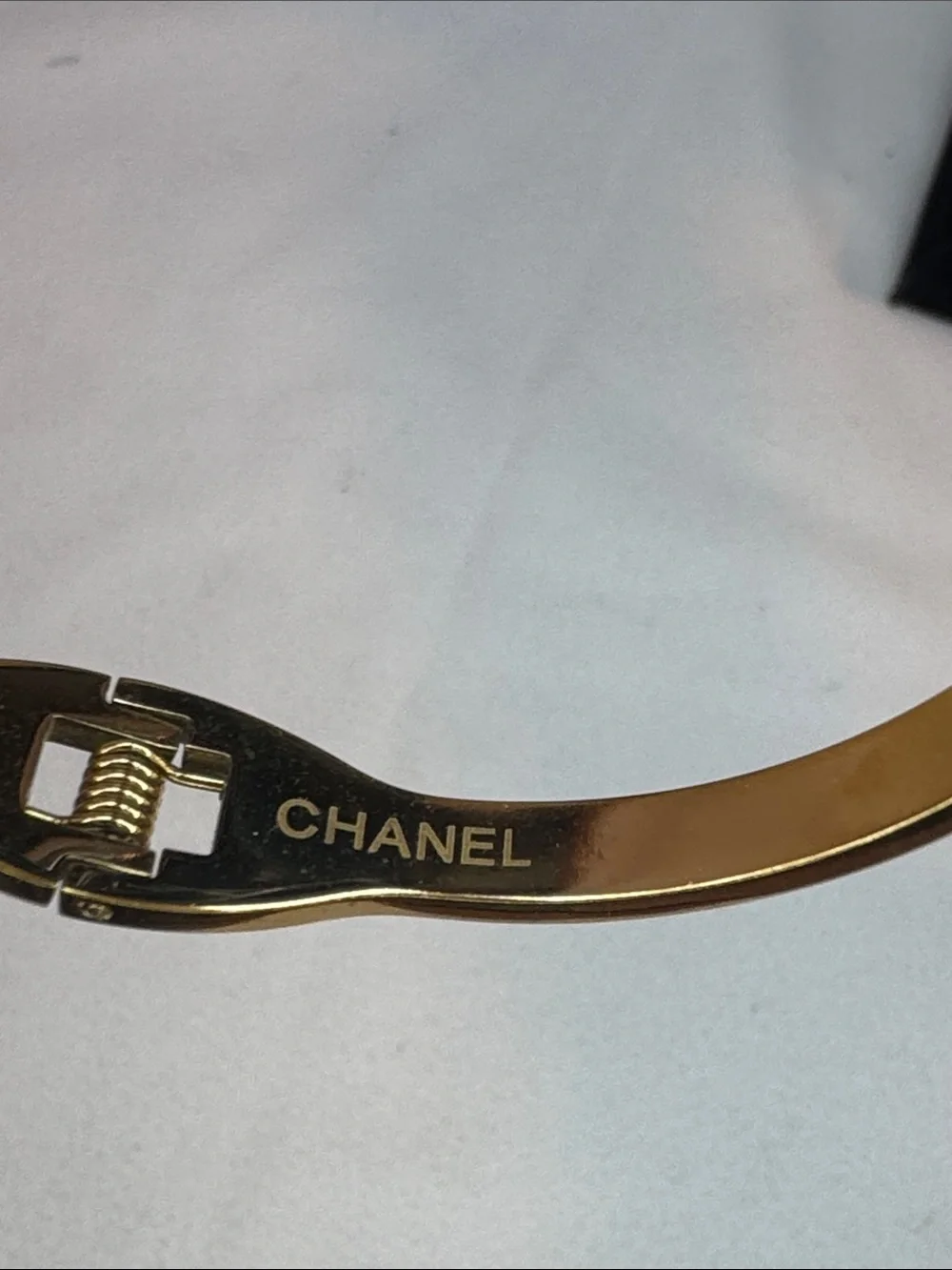 N/A elegant gold